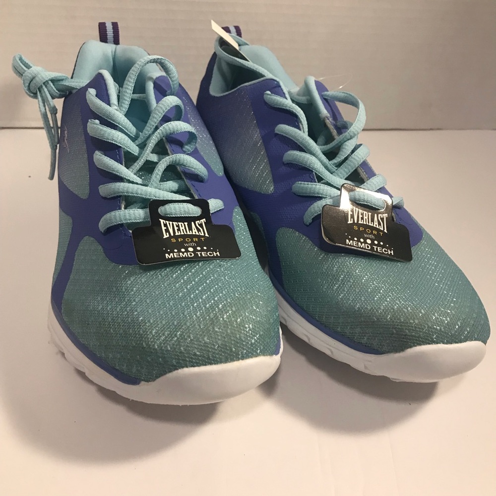 Everlast shoes size 8 1/2 new with box color blue